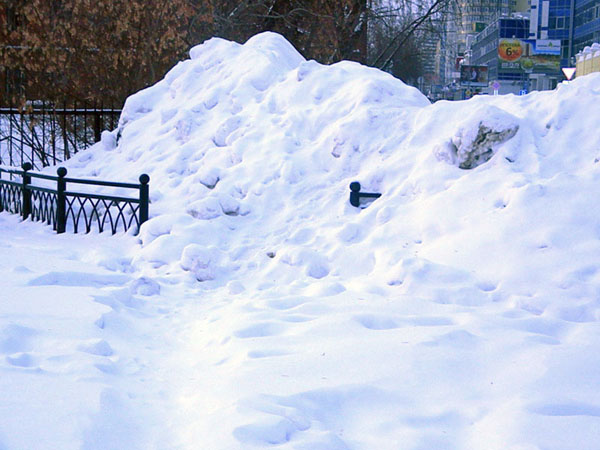 Резиденцию представителя президента России на Урале завалило снегом