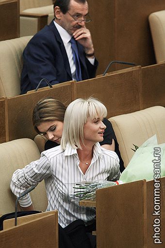 Гимнастки Хоркина и Кабаева развлекаются на заседаниях Госдумы. Есть фото!