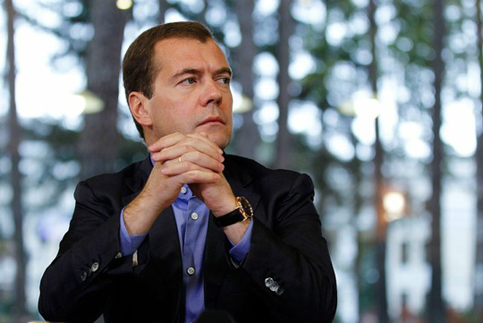 Позднее прозрение: Дмитрий Медведев пообещал России децентрализацию и прямые выборы