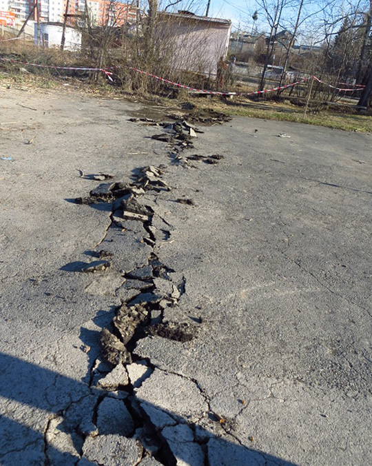 Свердловские власти не спешат на помощь покрывшемуся трещинами Североуральску