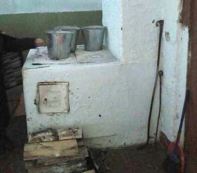 В уральском селе школьники учатся в здании с печным отоплением