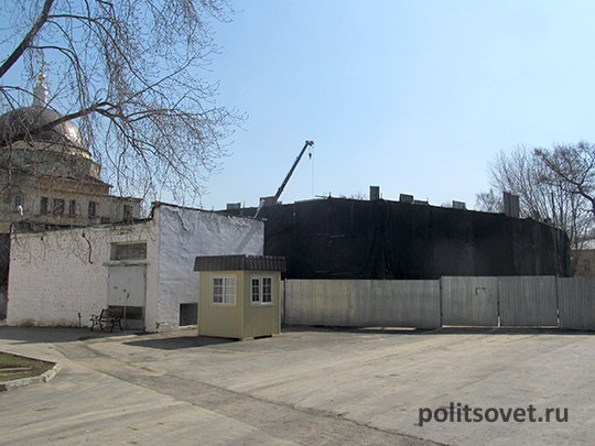 В Екатеринбурге исчезло одно из старейших каменных зданий, переданное РПЦ