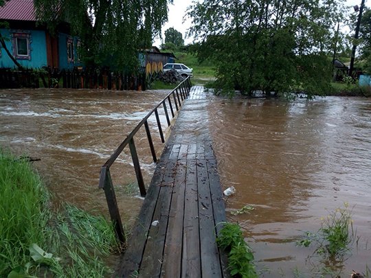 На Урале из-за дождей затопило поселок