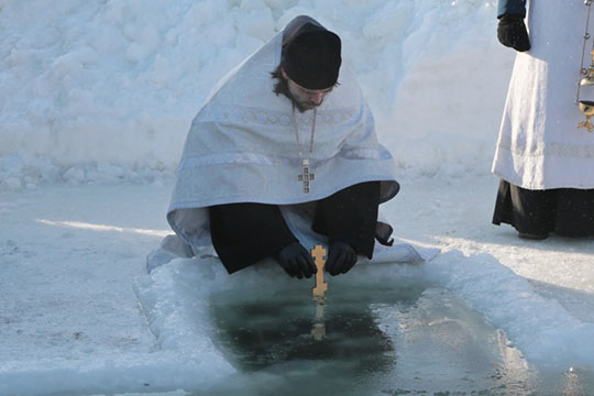 Митрополит РПЦ запретил священникам устраивать крещенские купания