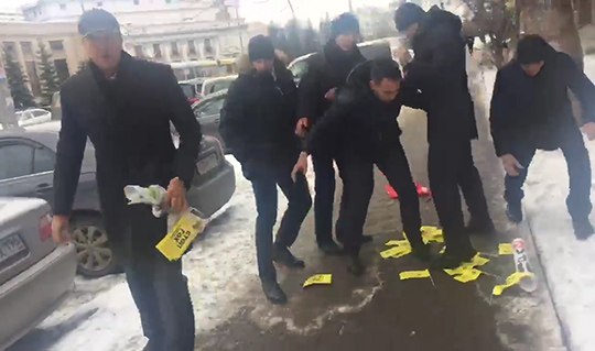 Возле екатеринбургского офиса РМК избили активистов из Челябинска