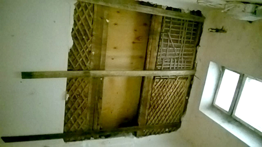 В Нижнем Тагиле обрушился потолок в жилом доме