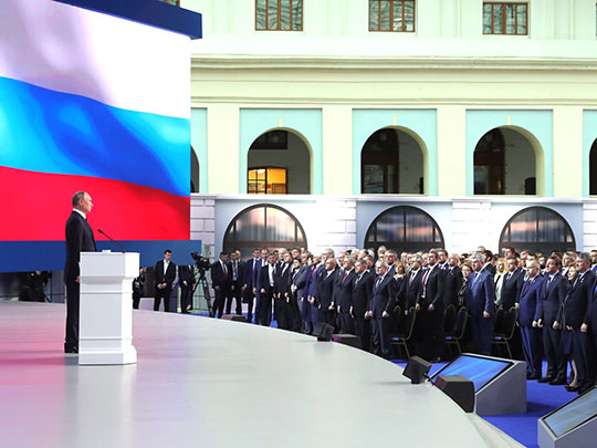 Путин между Канделаки и Сурковым