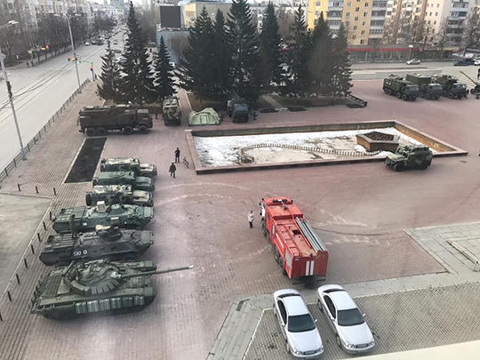 Штаб ЦВО наказал виновных в порче плитки на площади в Екатеринбурге