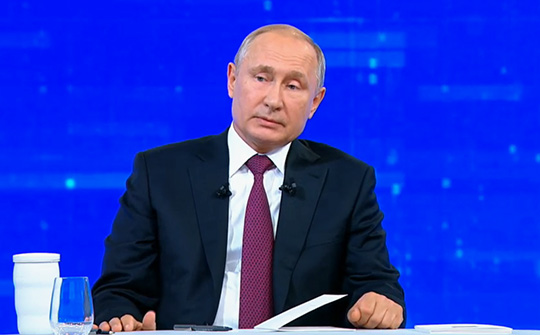 Кадр из трансляции прямой линии с президентом РФ Владимиром Путиным