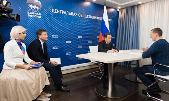 Медведев заявил, что разницу в 10 километров в час не видно на спидометре