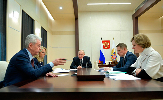 Путин не позвал Мишустина на совещание по коронавирусу