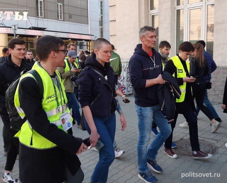 Ройзмана вызвали в полицию из-за шествия сторонников Навального