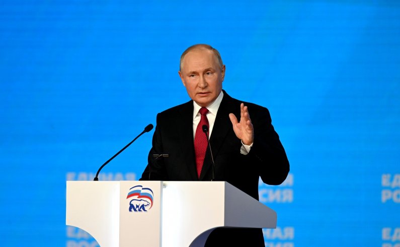 Путин похвалил депутатов, умерших от коронавируса