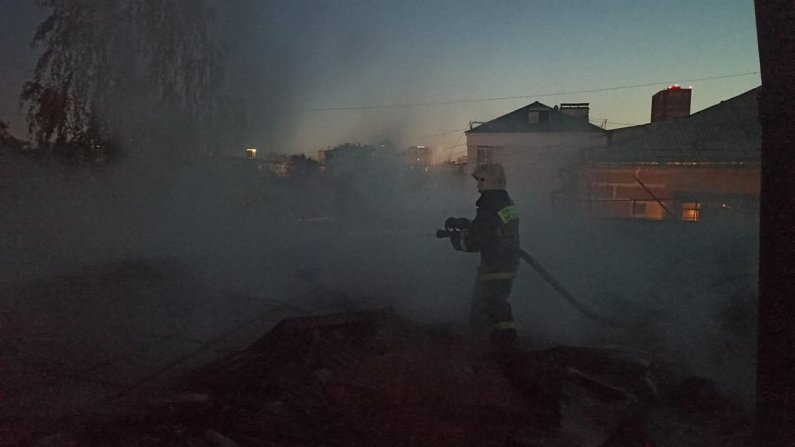Два человека погибло во время ночного пожара в центре Екатеринбурга