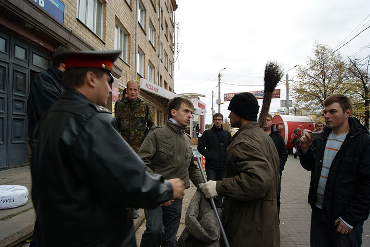 В Челябинске начали бить активистов МГЕР (есть фото)