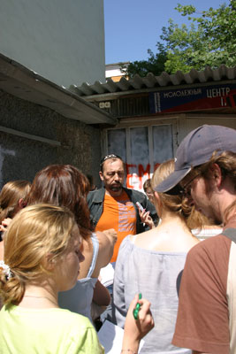 Пресс-конференция Николая Коляды, 44 человека оказались на улице