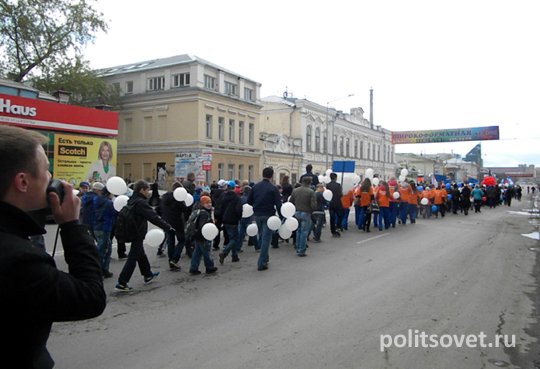 Массовое шествие парализовало движение в Екатеринбурге