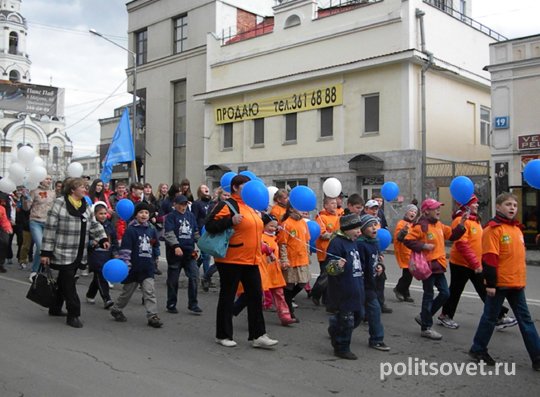 Массовое шествие парализовало движение в Екатеринбурге