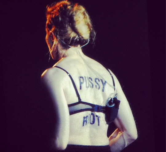 Мадонна начала молиться за Pussy Riot