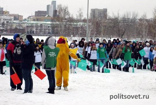 Екатеринбург продемонстрировал признаки глобального разума: скоморохов, медведей и замерзших студентов