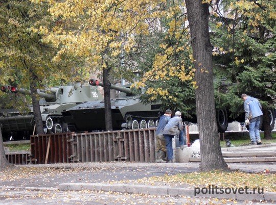 Военные возводят незаконный забор в центре Екатеринбурга