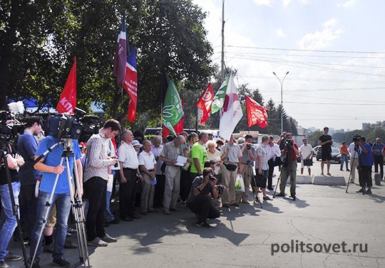 В Екатеринбурге прошел митинг против массовых увольнений в УрФУ