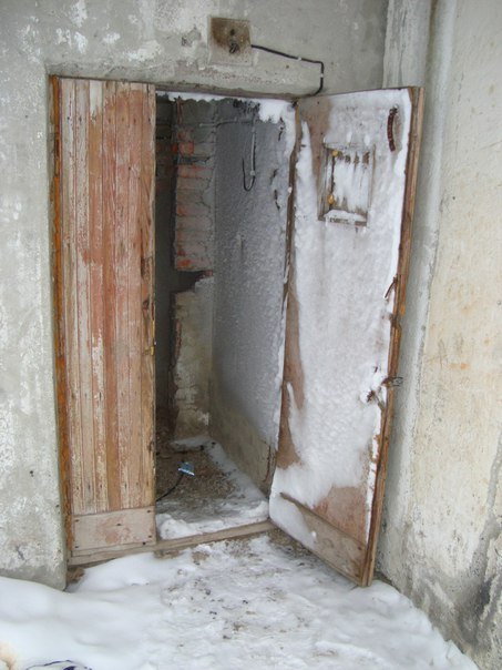«Хаос и уныние»: в уральском поселке многоквартирные дома топят дровами