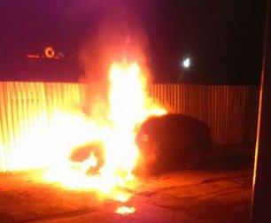 В Екатеринбурге сожгли машину преподавателя-активиста из УрФУ