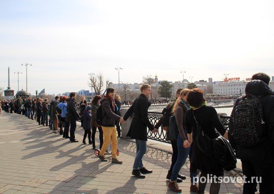 На защиту пруда в Екатеринбурге вышло больше тысячи человек