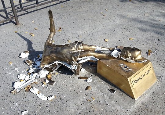 В Березовском разгромили памятник брошенным детям