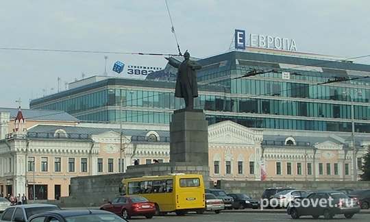В Екатеринбурге перед днем рождения Ленина помоют его памятник