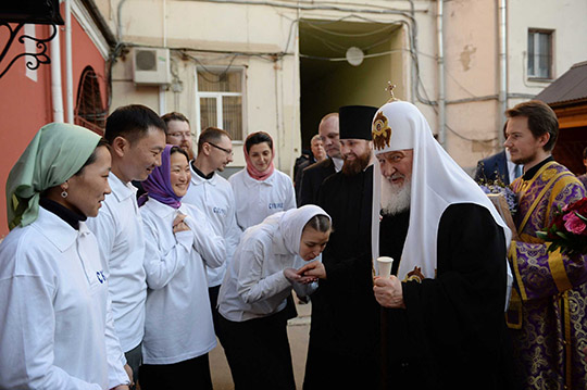 Патриарх Кирилл, чье состояние оценили в миллиард долларов, осудил любовь к деньгам