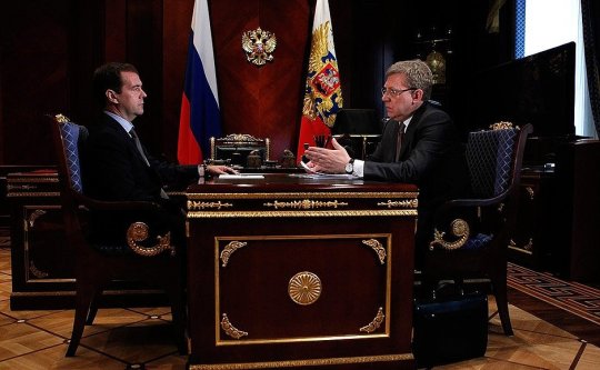 Медведев обсудил с Кудриным «гильотину» для чиновников