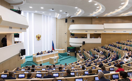 Российских сенаторов застрахуют на случай  народных волнений