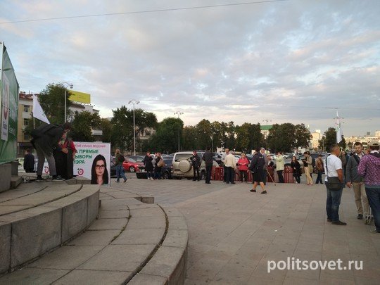 На митинг «Яблока» в Екатеринбурге пришло несколько десятков человек