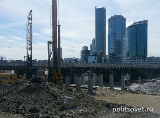 При реконструкции Макаровского моста в Екатеринбурге погиб рабочий