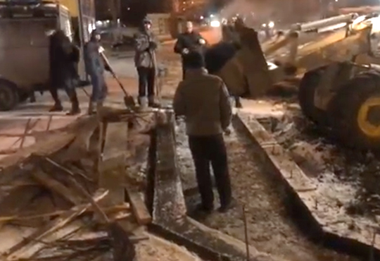 «Снег-то видим?»: в Екатеринбурге продолжается ремонт дорог