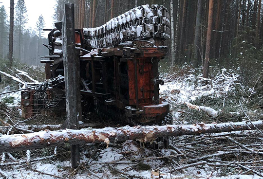 Сотрудника колонии в Свердловской области раздавило трактором