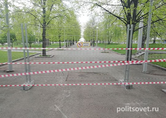 Сквер у Драмтеатра в Екатеринбурге обнесли забором