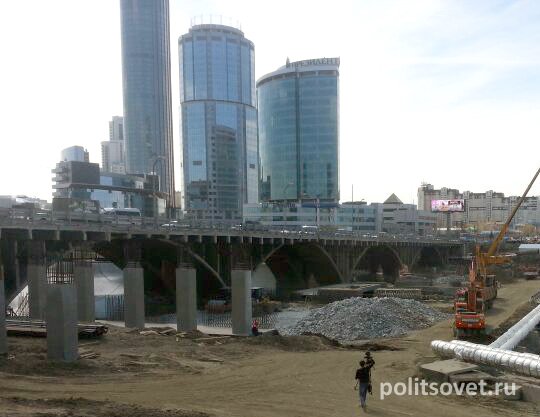 Макаровский мост в Екатеринбурге закроют на месяц