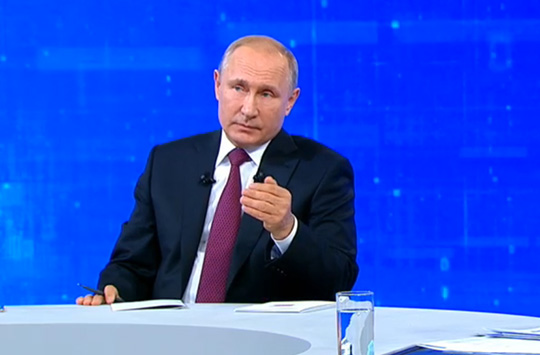 Кадр из трансляции прямой линии с президентом РФ Владимиром Путиным