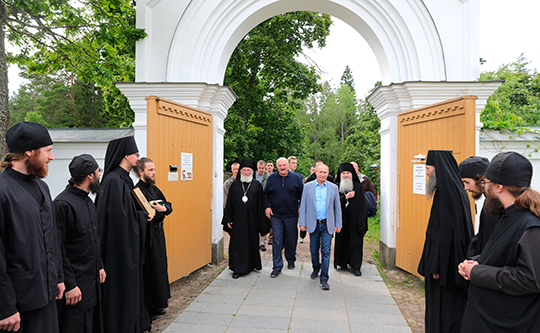 Любимый монастырь Путина закрылся на карантин