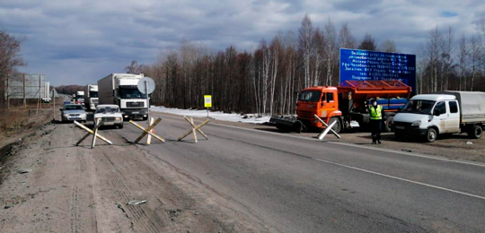 На границе Свердловской и Челябинской областей останавливают все машины
