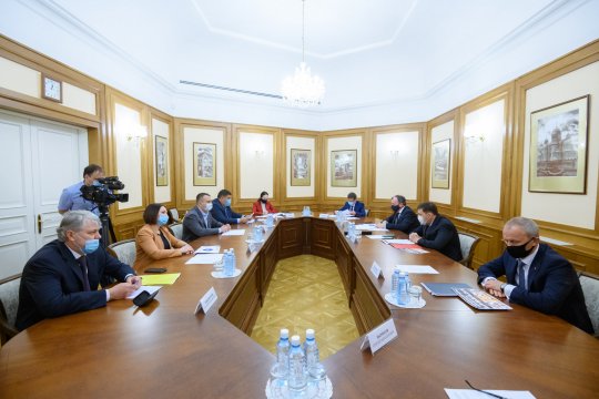 Куйвашев провел новые переговоры с владельцами торговых центров