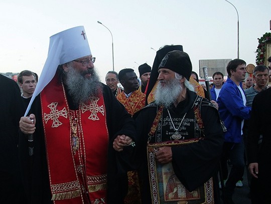 «Уходить надо вам»: схиигумен Сергий обвинил патриарха Кирилла в предательстве веры