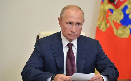 Путин поручил готовить программы развития на свой возможный пятый срок