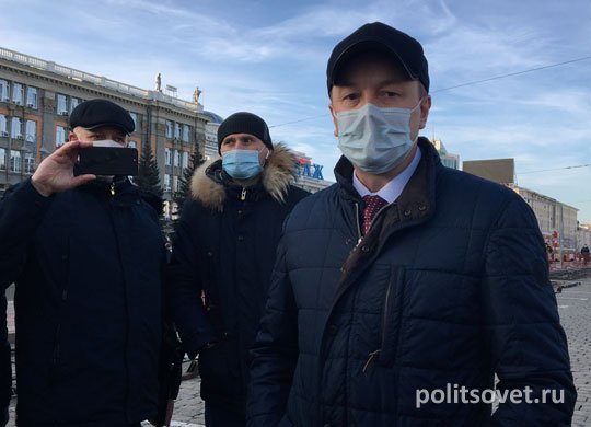 В Екатеринбурге таксисты устроили акцию протеста против указа Куйвашева о перегородках