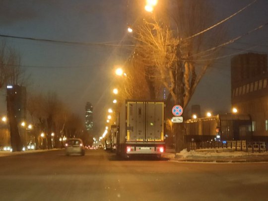 В Екатеринбурге фуры-нарушители вновь блокируют улицы. С ними никто не борется