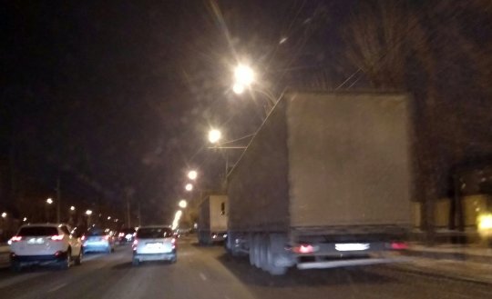 В Екатеринбурге фуры-нарушители вновь блокируют улицы. С ними никто не борется