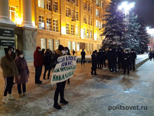 В Екатеринбурге составили протоколы на участников пикета в поддержку Навального